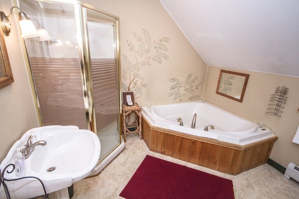 Rosewood Country Inn