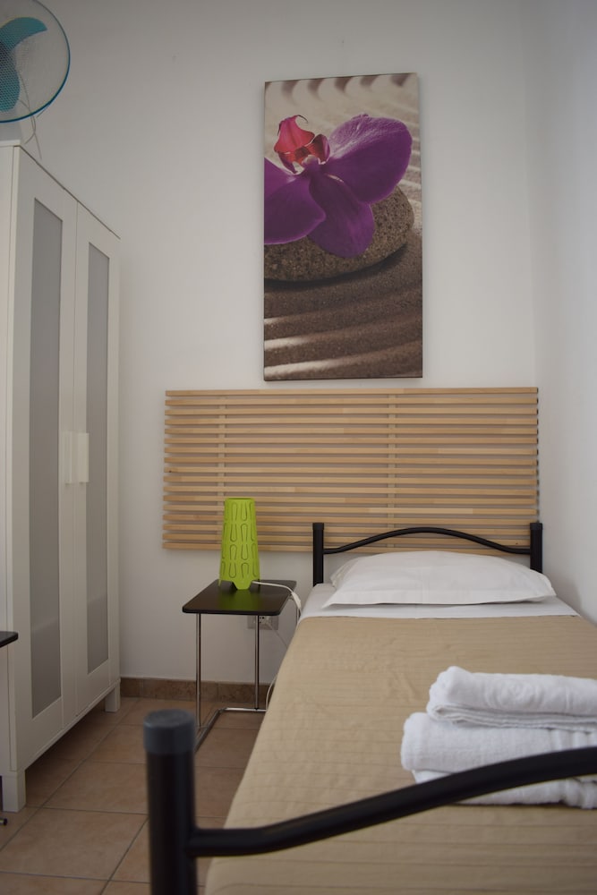 Rose Santamaria Residence - Hostel