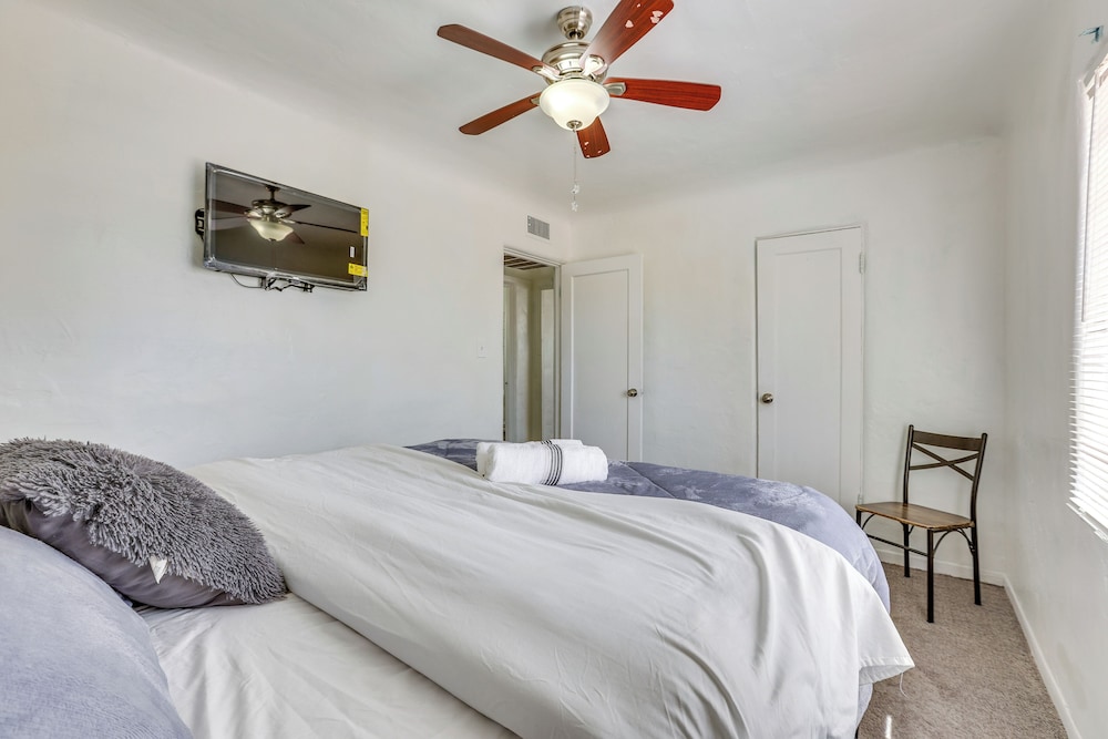 Peaceful & Bright Condo: 4 Mi to Downtown Phoenix! view 3
