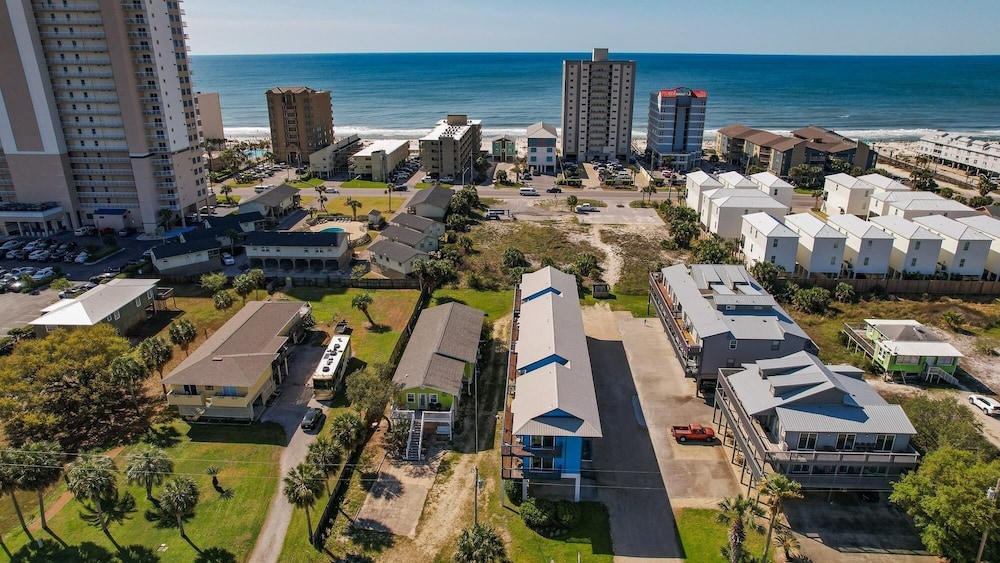 Lagoon Sun 5 1 Bedroom Condo by RedAwning