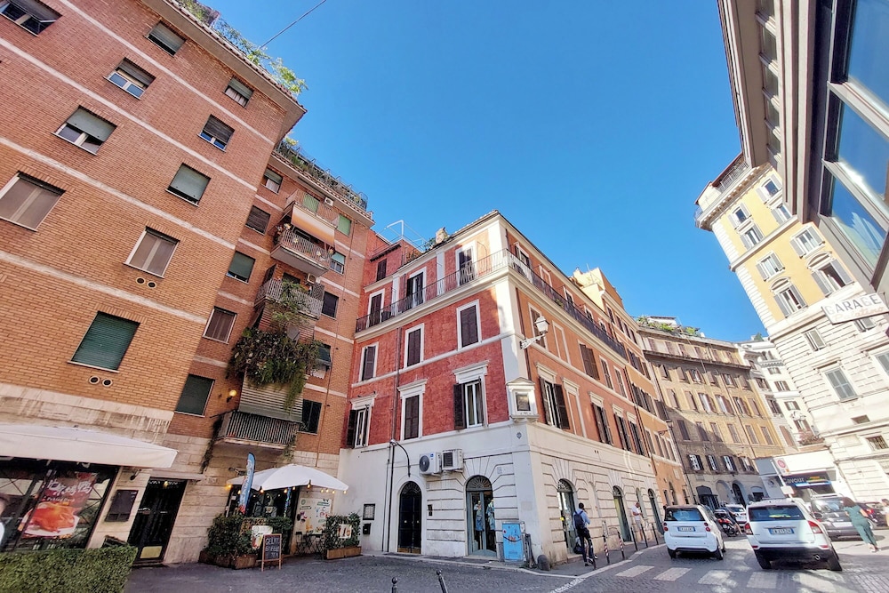 Leonina Terrace