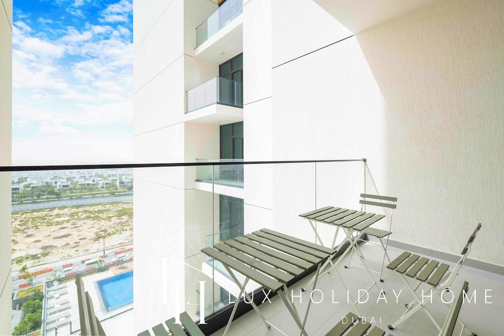 LUX The Dubai Hills Executive Suite