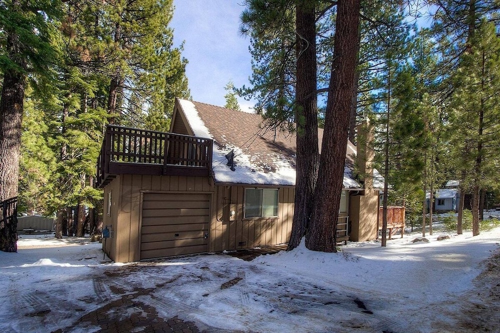 Lake Tahoe Vacations - Coyote Den 3 Bedroom Home by RedAwning - Property Image 2