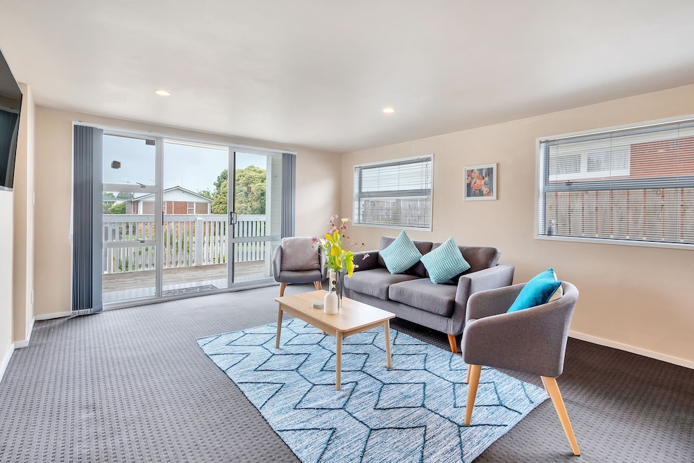 Sunny Three Bedroom Pakuranga Delight view 4