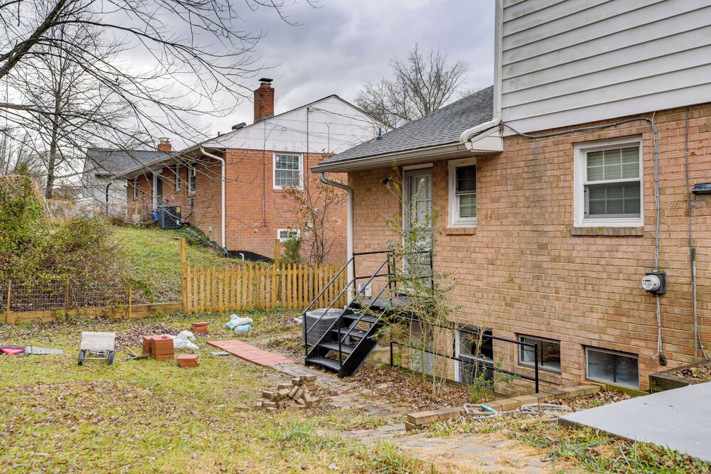 Convenient + Cozy! Apartment in DC Suburbs!