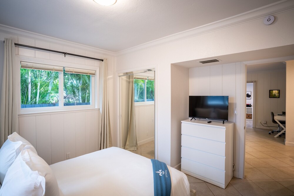 Walk to Wilton Drive - Spacious Quiet Villa 1