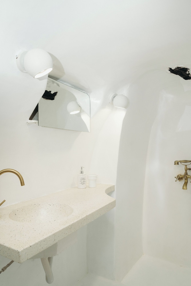 Nano Oia Villas