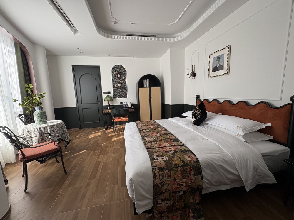 Vishan Garden Trendy Hostel