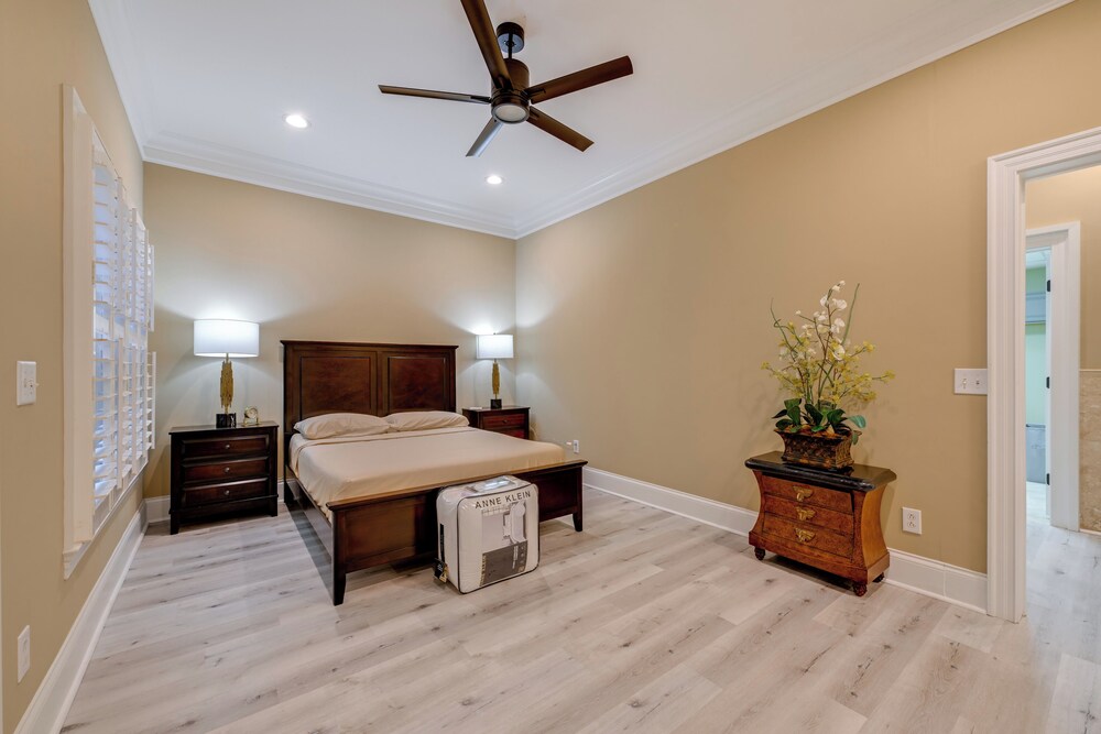 Hike & Explore! Luxe Retreat Near Lake Norman