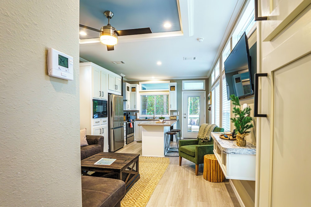 Island Oaks RV Resort