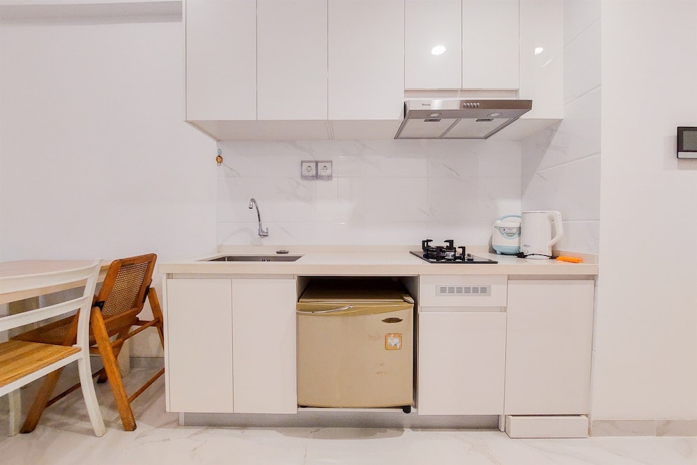 Comfortable 2BR at Sky House BSD Apartment
