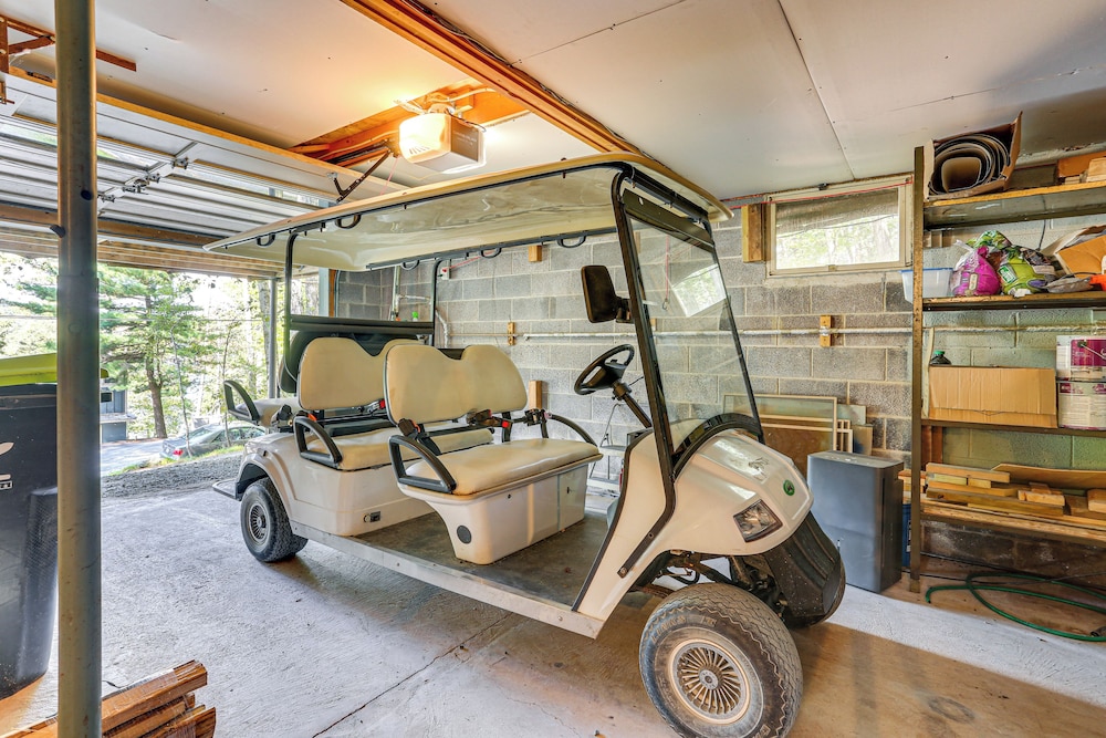 < 1 Mi to Lake: Cabin w/ Hot Tub in Greentown!