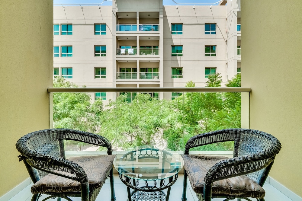 1 Bedroom Apartment Greens