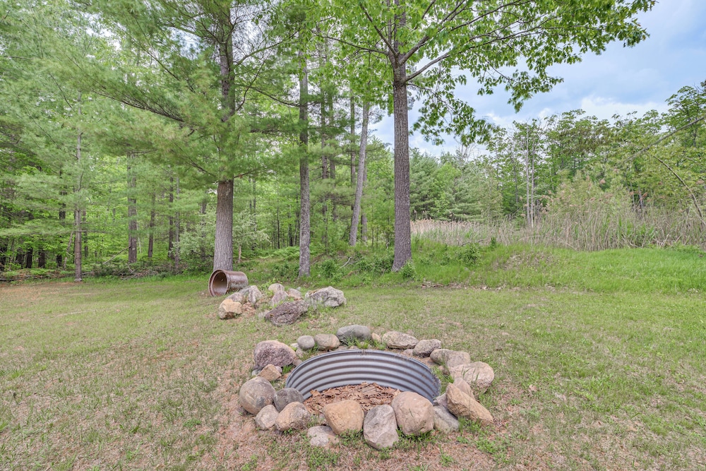 16 Mi to Clear Lake State Park: Secluded Cabin