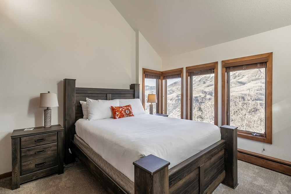 Crystal Chalet 12 by Avantstay Close to Town w/ Views of San Sofia Ridge view 5