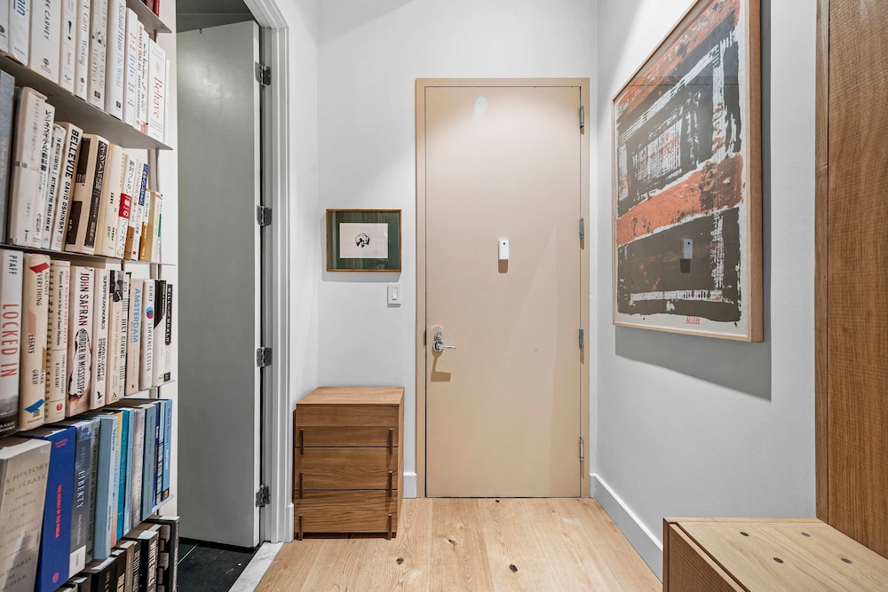 Havemeyer by Rove Travel Duplex Loft w Terrace