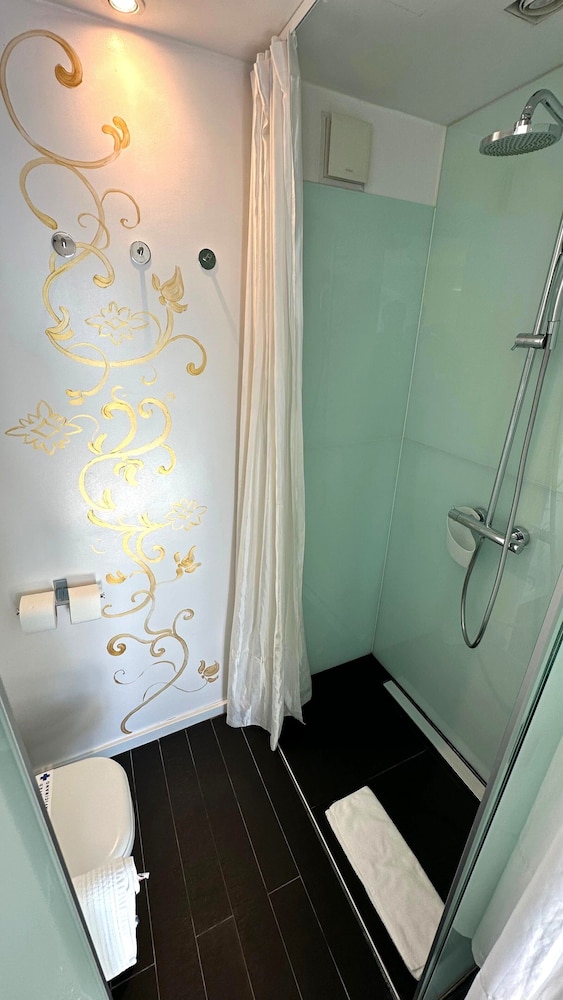 Riva Luxury Suites