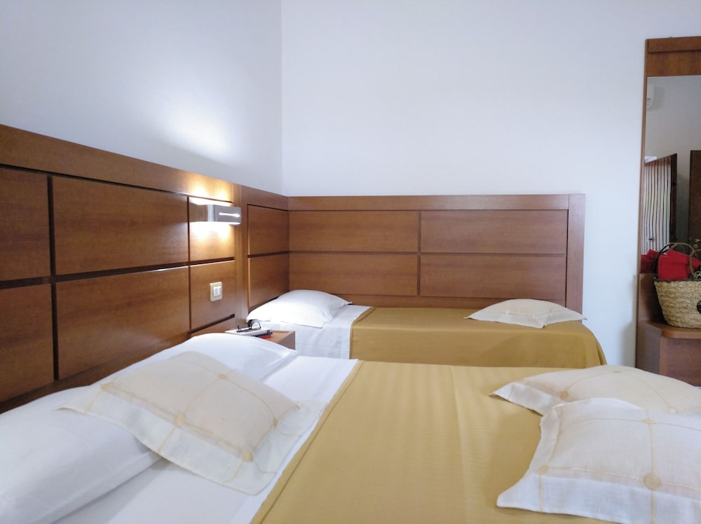 Villaggio Turistico La Mantinera Hotel