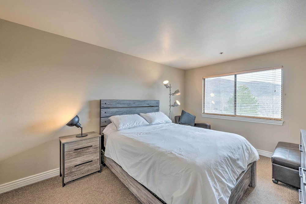 Walkable Park City Condo w/ Pool & Hot Tub! view 4