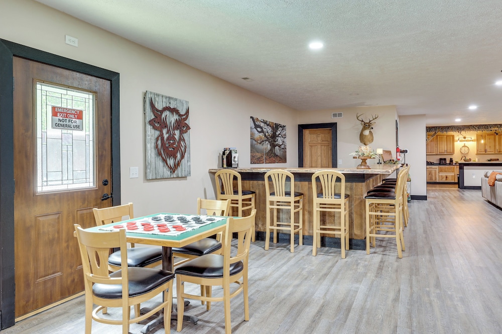 6 Mi to Main Street: Dog-friendly Home in Dover!