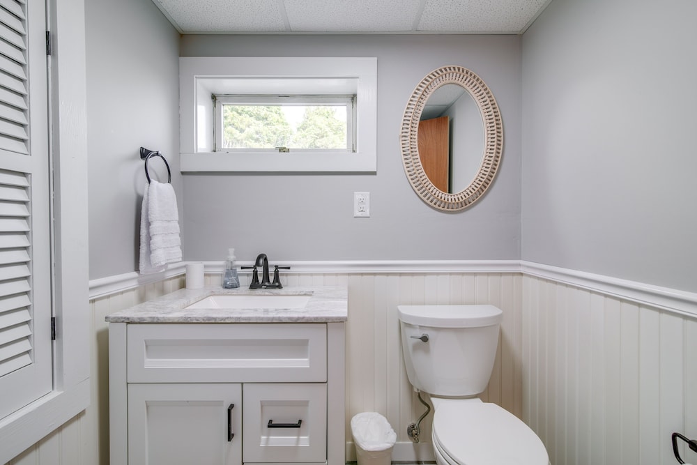 Serene Mattapoisett Home w/ Private Beach Access!