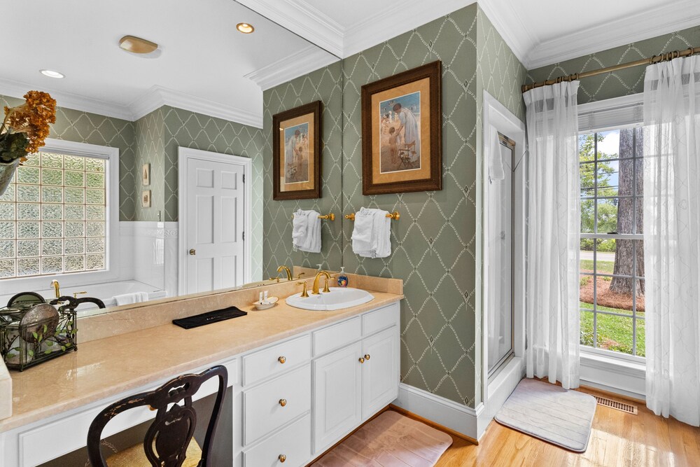 Lake Escape - Lake Waccamaw 7 Bedroom Home