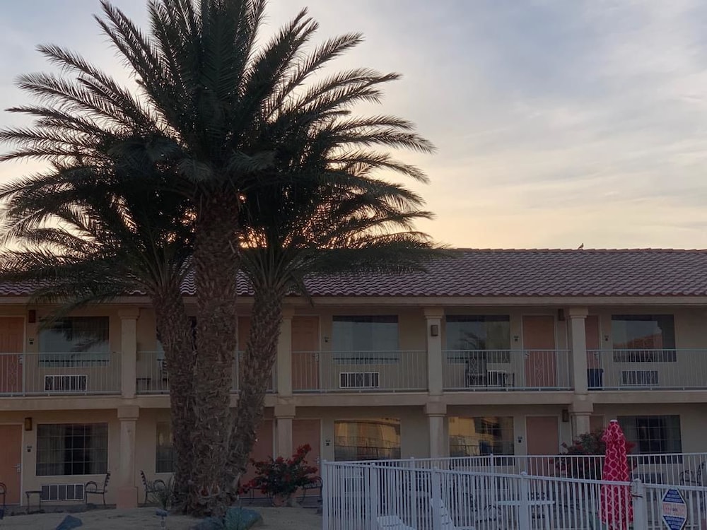 Calipatria Inn And Suites