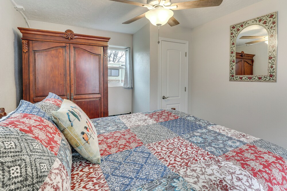 Walk to Enmu: Cozy Casita w/ Pet-friendly Yard