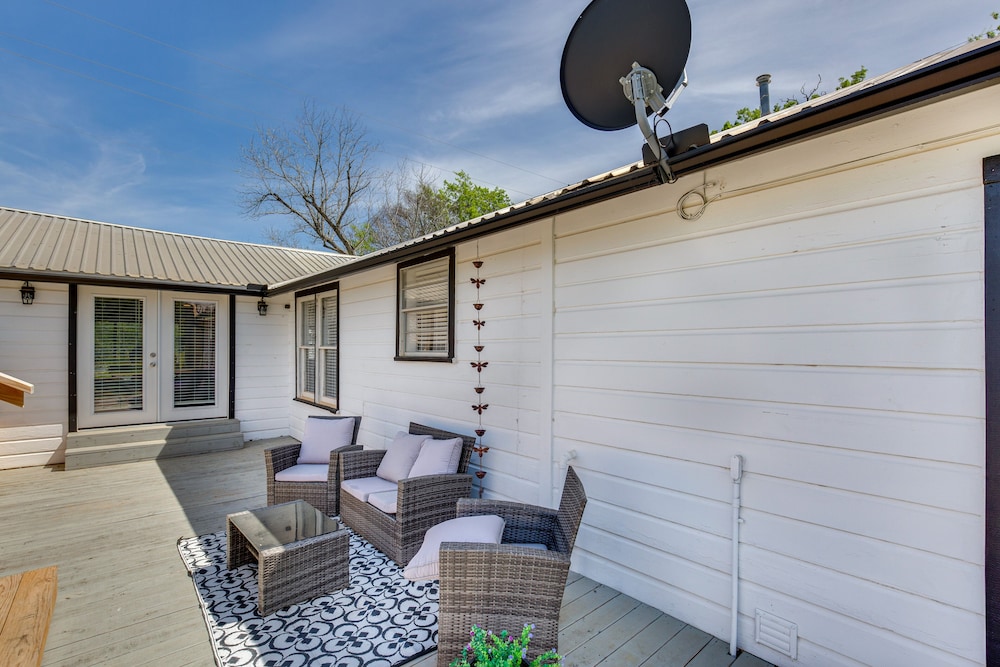 Grapeland Farm Retreat w/ Pool, Grill Fire Pit - Property Image 9