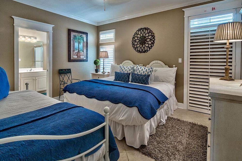 Emerald Enchantment 4 Bedroom Holiday Home by Five Star Properties