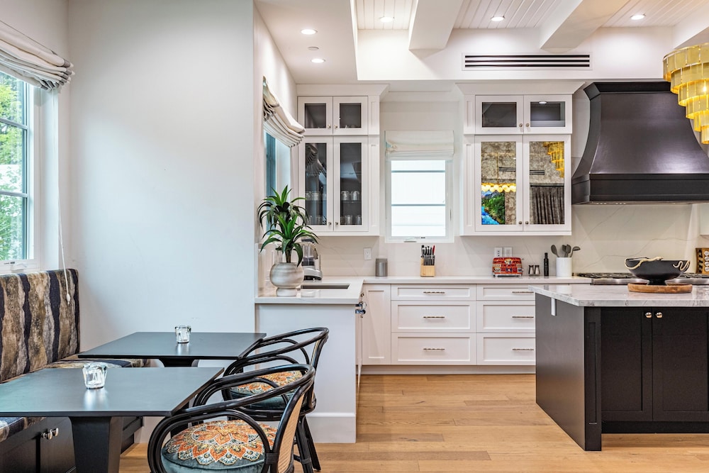 Otis Ave - Modern Farmhouse Retreat w/ Pool, Spa & Luxe Interiors