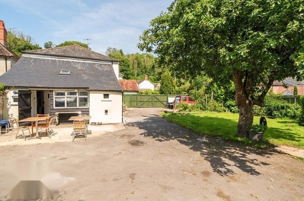 4 Bed-2 Bath-bar-pool Table-library- Xmas Venue