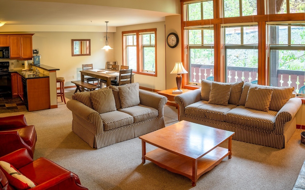 Eagle Springs East 1 & 2 Bedroom Condos