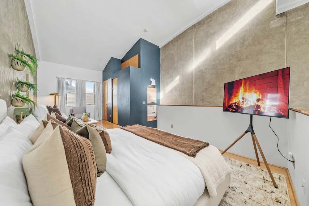 Gaslamp Row House - Sleeps 8 Private Garage AC