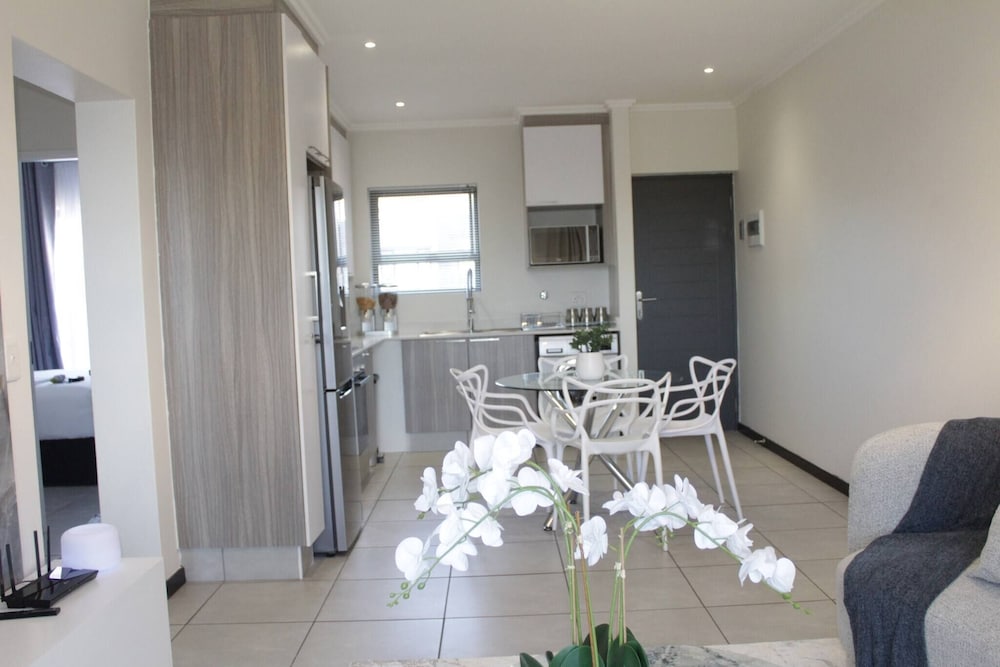 Stunning 2 bed Apartment Near Monte Casino
