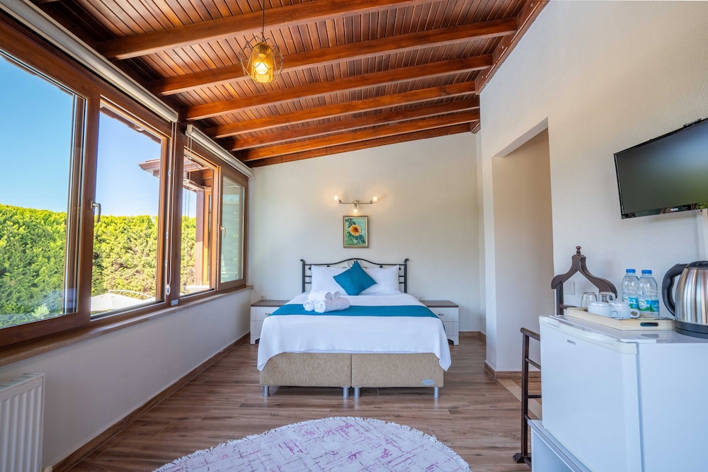 Cunda Giritlioğlu Otel Yetişkinlere Özel +12 - Image 8