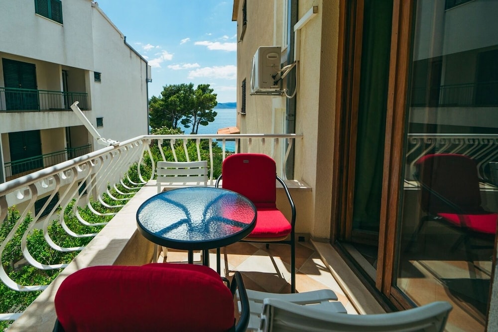 Lovre - Close to the sea - A3 view 2