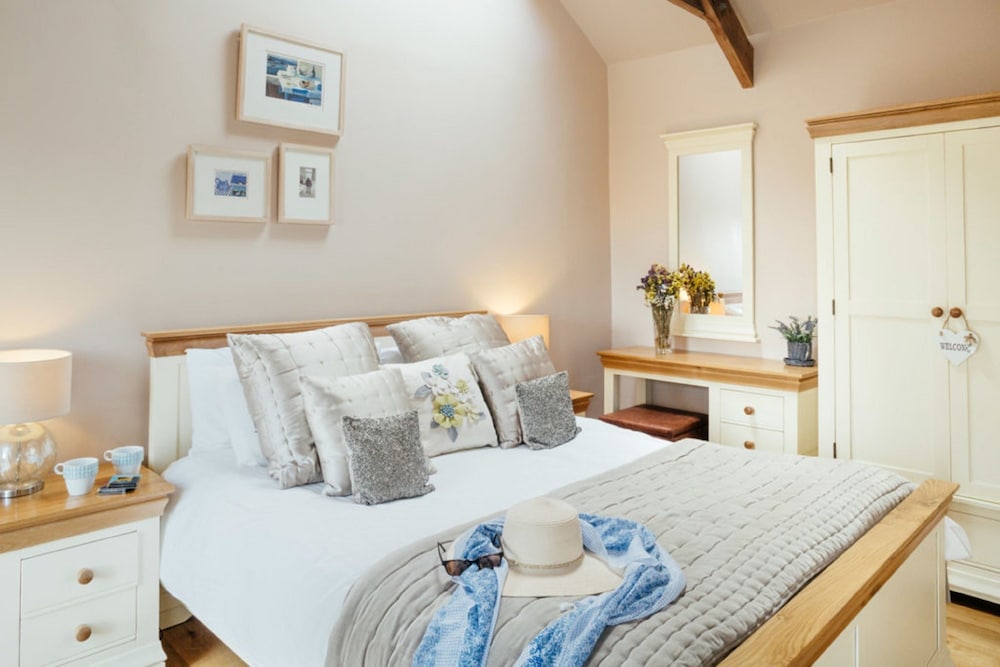 Lower Trowan Cottage view 5
