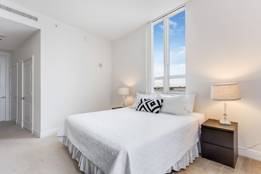Towers of Dadeland by Miami Vacations