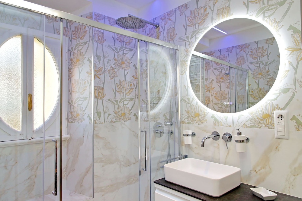 Rare Large and Elegant Rome Apartment in Prati Neighborhood Perfect for Families or Friends