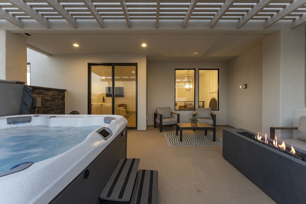 Country Is Cool Again 5 Bedroom Townhouse