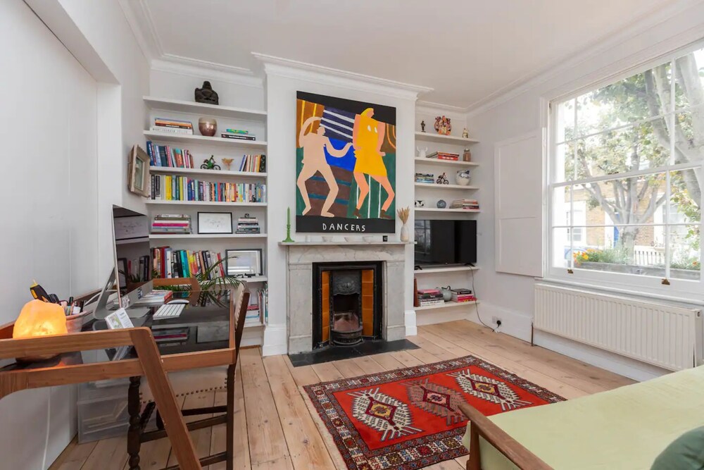 Beautiful 2 Bedroom Townhouse With Garden in Kentish Town