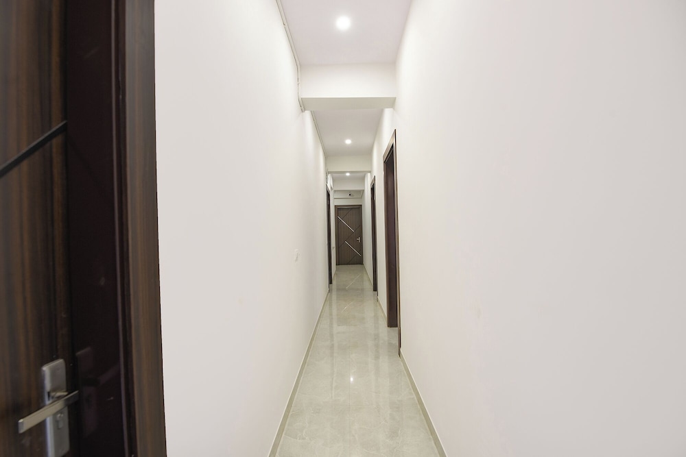 Fabhotel Black Pepper