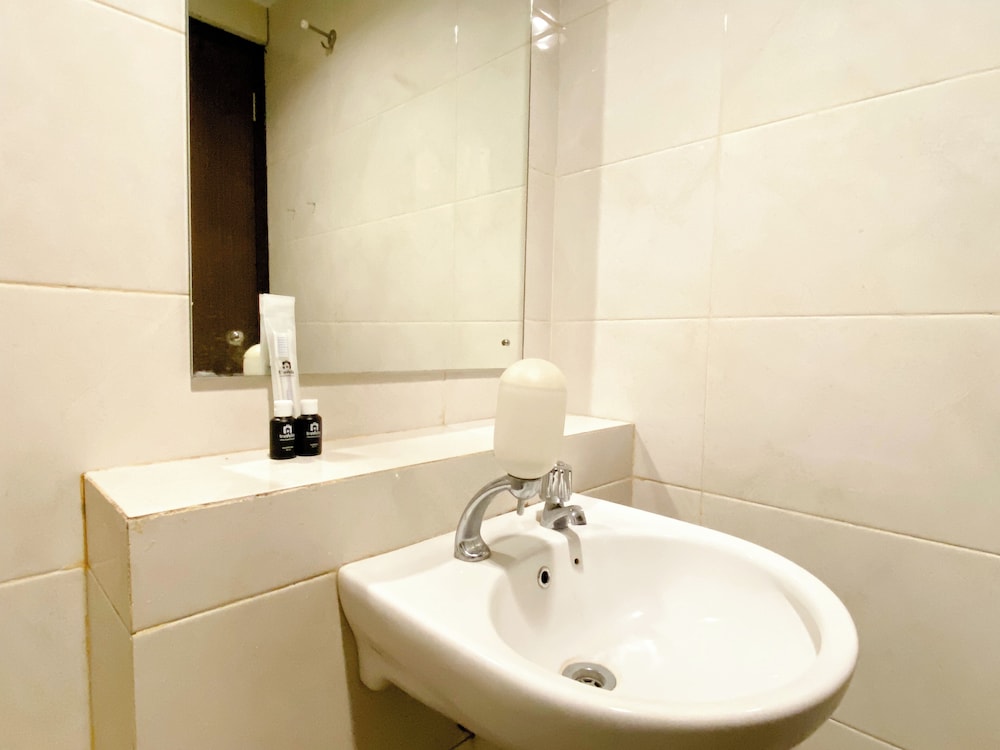 Good Deal And Restful Studio Grand Dhika City Apartment
