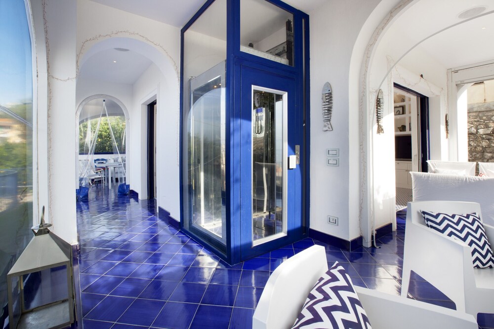 Villa Blue Skyline