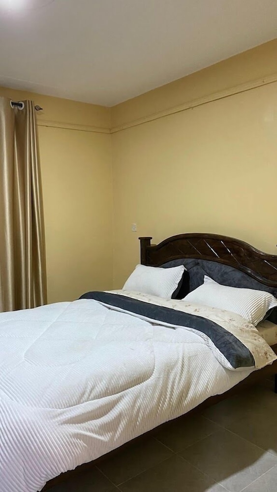 Lux Suites The Urbanite Apartments