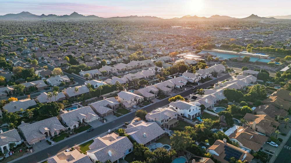 Private Pool, Outdoor Dining & Fireplace Near North Scottsdale Hotspots Desert Luma by Avantstay
