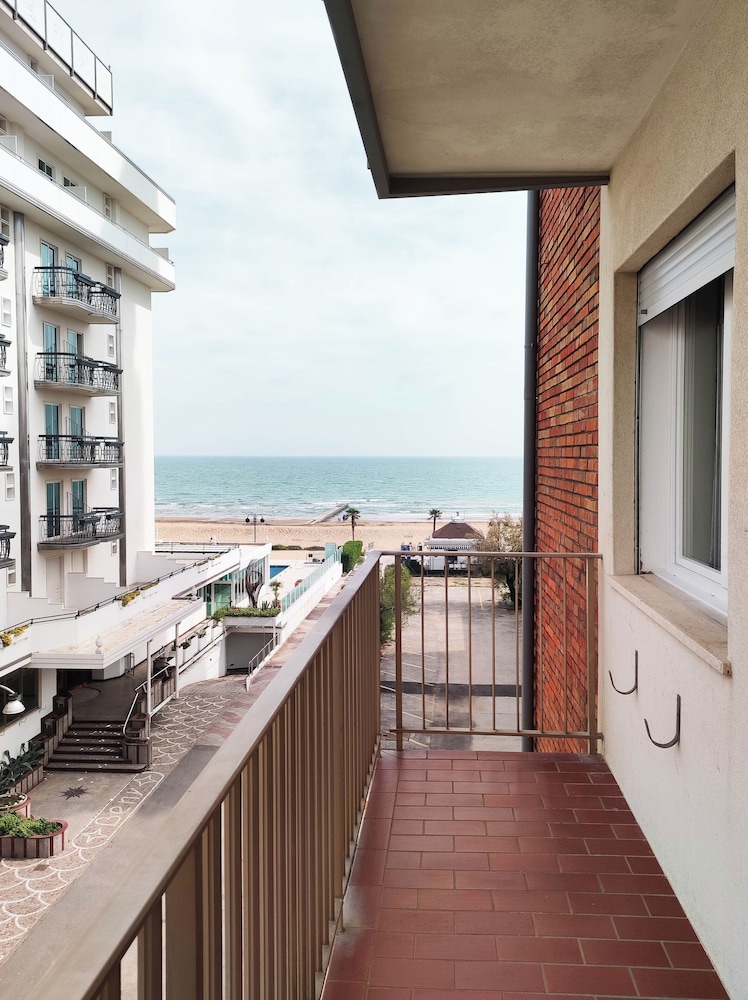 Apartment With sea View Balcony