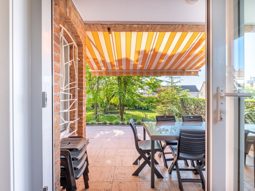 Villa in Koksijde With Sunny Garden