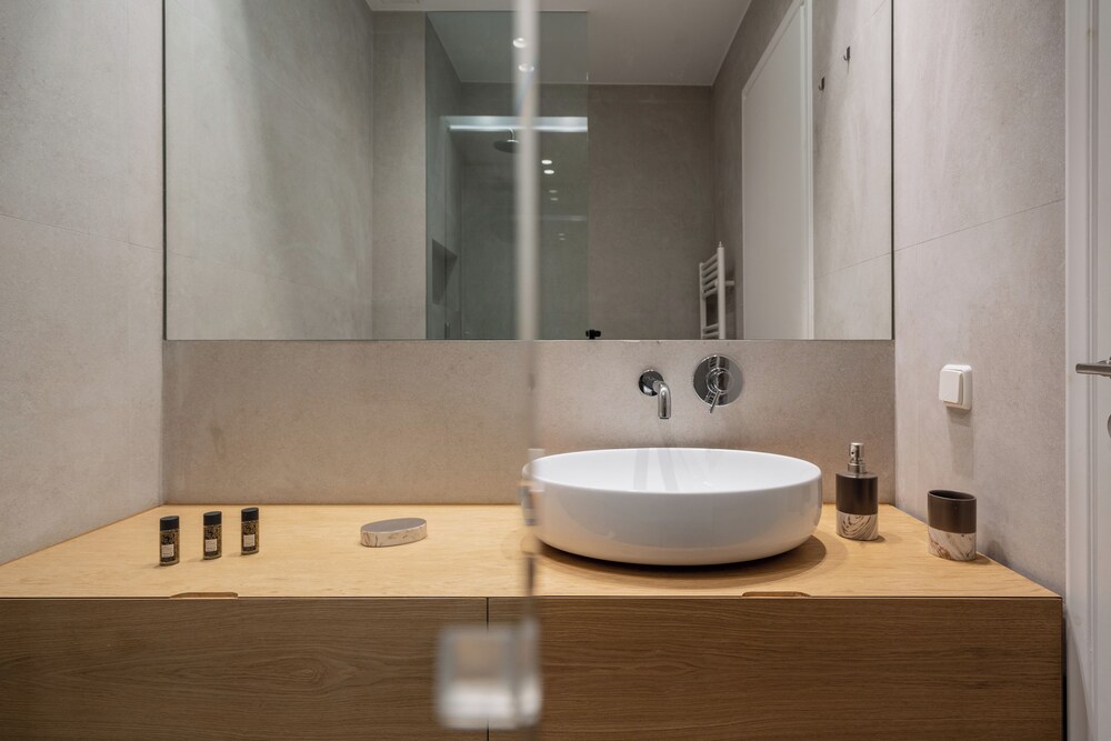 Modern apartment near Lycabettus hill with balcony